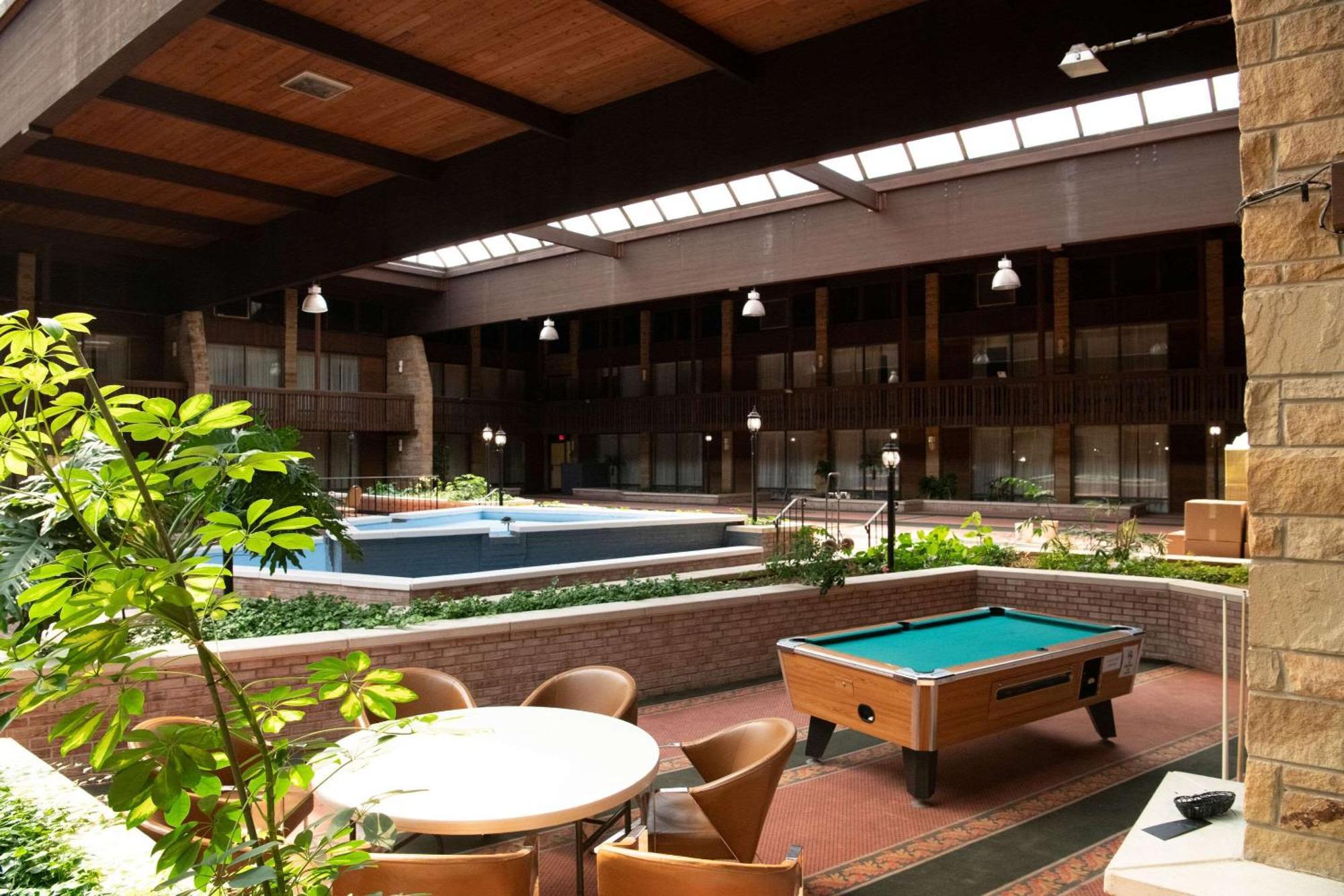 Quality Inn & Conference Center Somerset Luaran gambar